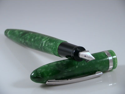 Meno Coral Green Fountain Pen